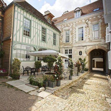 Hotel Saint Georges Troyes Zewnętrze zdjęcie The courtyard of the Hôtel de Launay